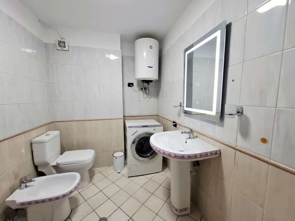 Tirane, jepet me qera apartament 2+1 Kati 3, 115 m² 700 € (RRUGA E KAVAJES)