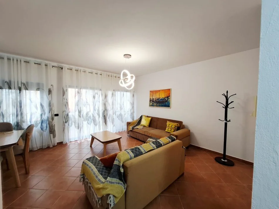 Tirane, jepet me qera apartament 2+1 Kati 3, 115 m² 700 € (RRUGA E KAVAJES)