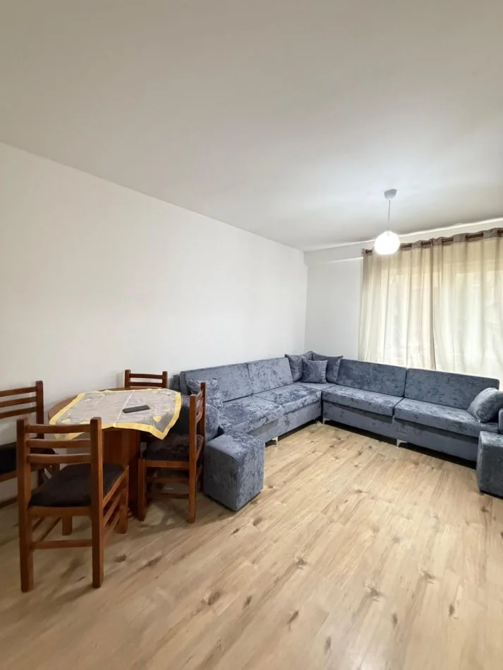 Tirane, jepet me qera apartament 1+1 Kati 9, 60 m² 550 € (ISH PARKU I AUTOBUZEVE)