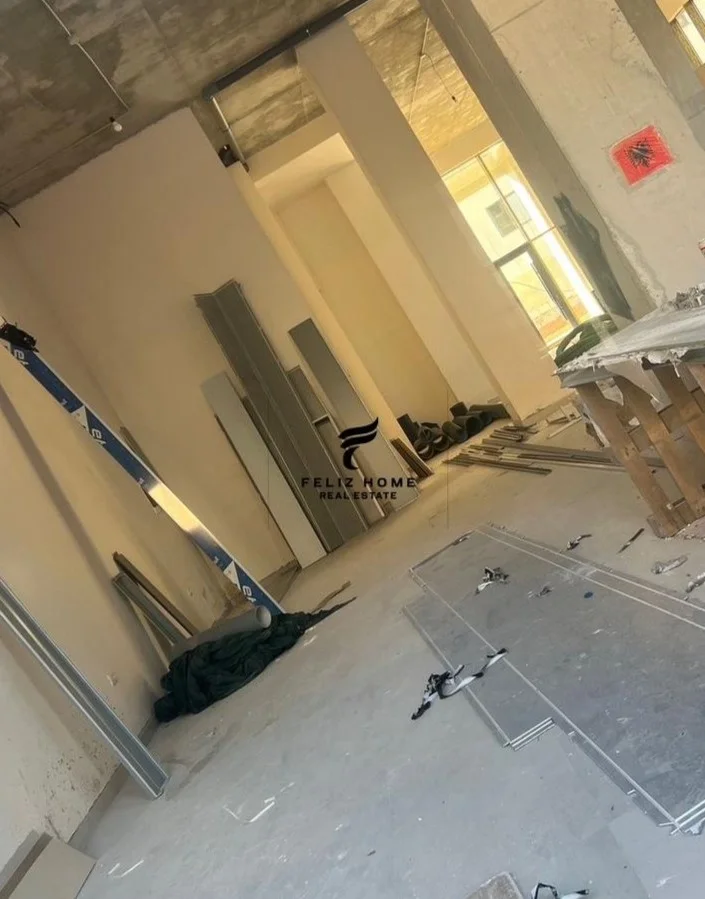 Tirane, jepet me qera dyqan Kati 0, 200 m² 5.500 € (QENDER)