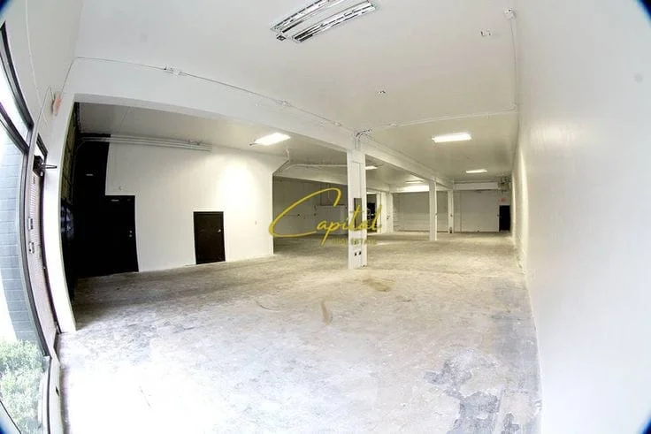 Tirane, jepet me qera magazine Kati 0, 180 m² 900 € (21 DHJETORI)