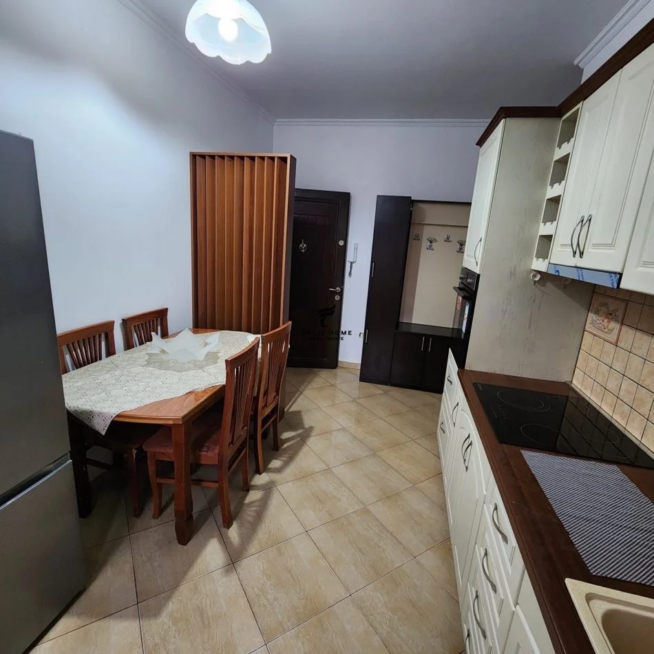 Tirane, jepet me qera apartament 2+1 Kati 2, 95 m² 550 € (KODRA E DIELLIT)