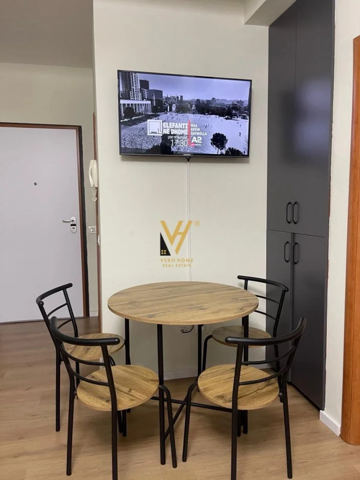 Tirane, jepet me qera apartament 1+1+Ballkon Kati 5, 63 m² 600 € (KOMUNA E PARISIT)