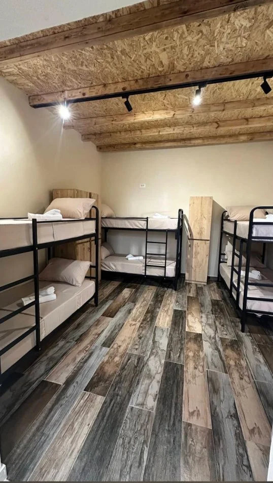 Tirane, jepet me qera hotel Kati 3, 300 m² 5.000 € (MYSLYM SHYRI)