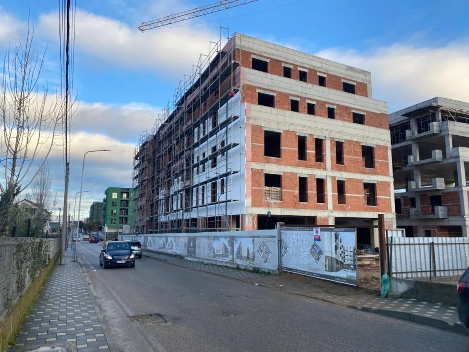 Tirane, shitet apartament 1+1 Kati 1, 76 m² 66.500 € (Kamez)