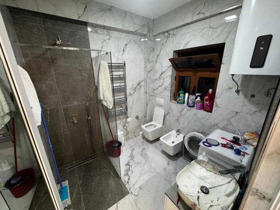 Tirane, jepet me qera Vile 2+1 Kati 3, 120 m² 650 € (Rruga Herman Gmeiner)