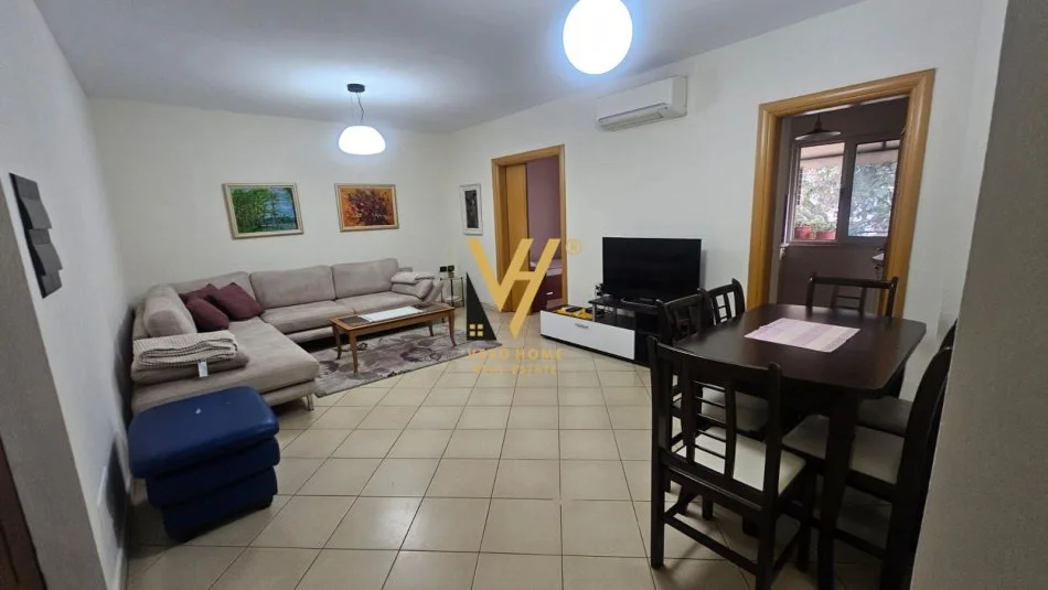 Tirane, jepet me qera apartament 2+1+Ballkon Kati 3, 80 m² 700 € (RRUGA SOTIR PECI, BLLOKU I AMBASADAVE)