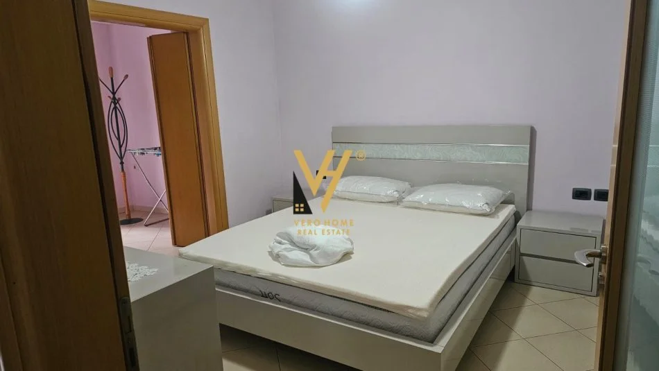Tirane, jepet me qera apartament 2+1+Ballkon Kati 3, 80 m² 700 € (RRUGA SOTIR PECI, BLLOKU I AMBASADAVE)