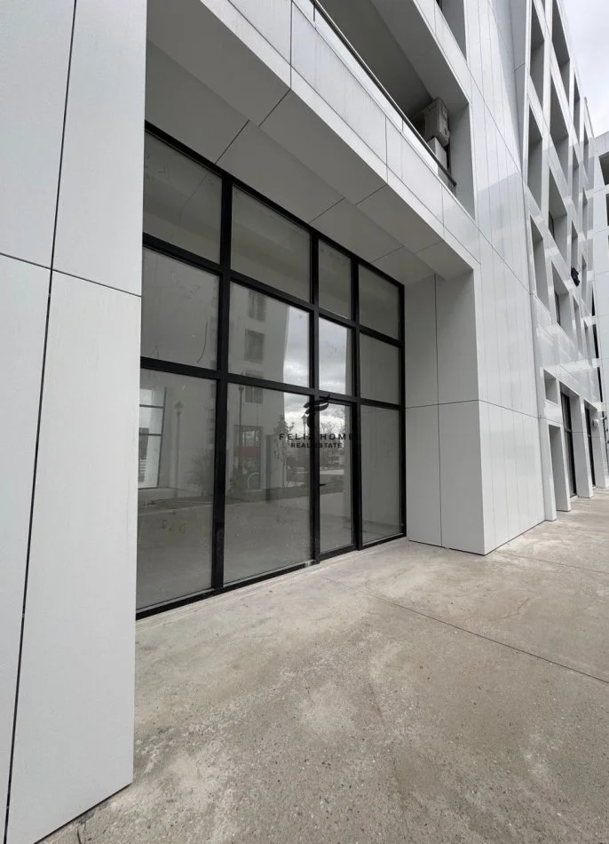 Tirane, jepet me qera dyqan Kati 0, 91 m² 1.500 € (PORCELAN)