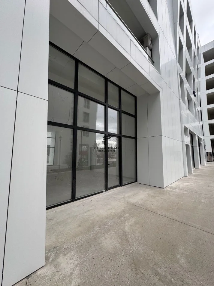 Tirane, jepet me qera dyqan Kati 0, 91 m² 1.500 € (PORCELAN)