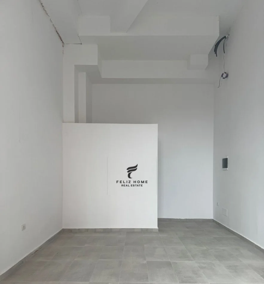 Tirane, jepet me qera zyre Kati 0, 28 m² 300 € (OXHAKU)