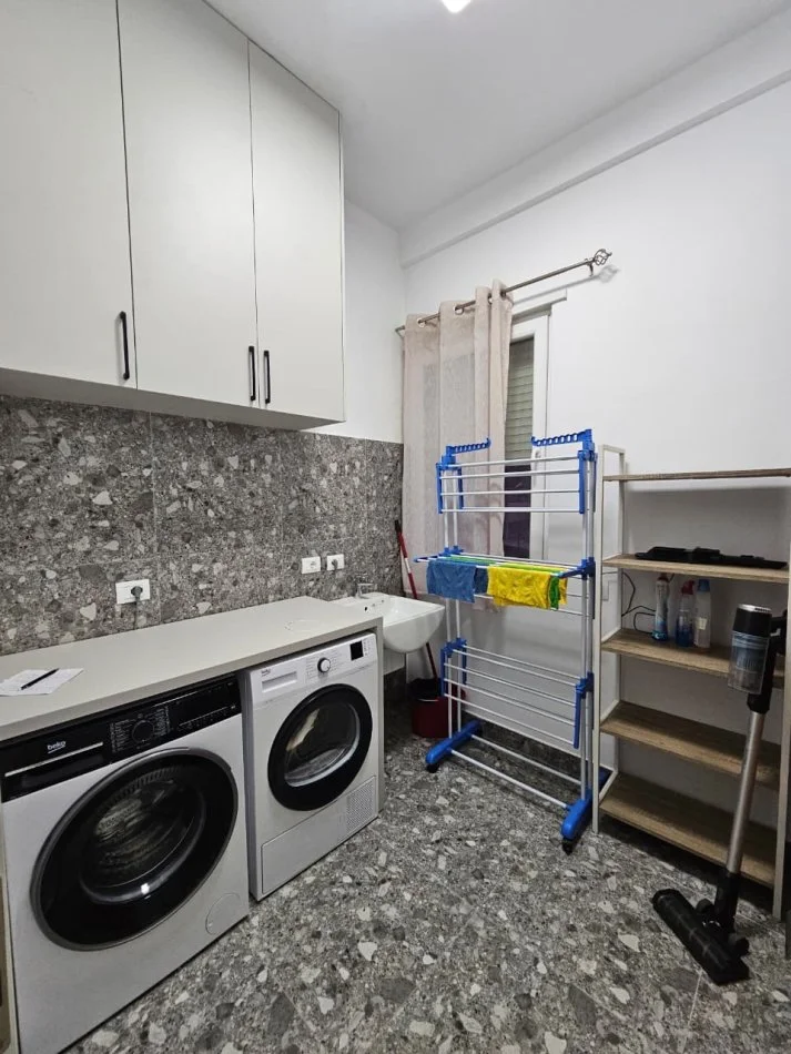 Tirane, jepet me qera Vile 3 Katshe , 412 m² 2.500 € 