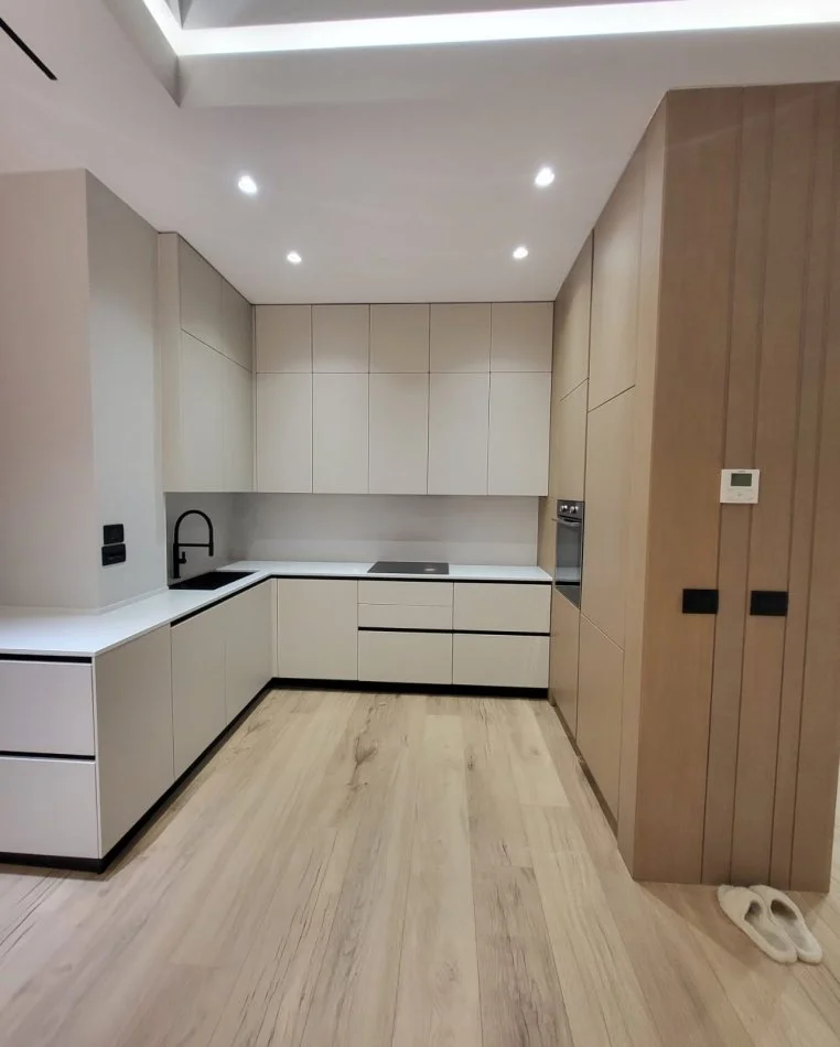 Tirane, jepet me qera apartament duplex 3+1+Aneks+Ballkon Kati 6, 180 m² 2.000 € 