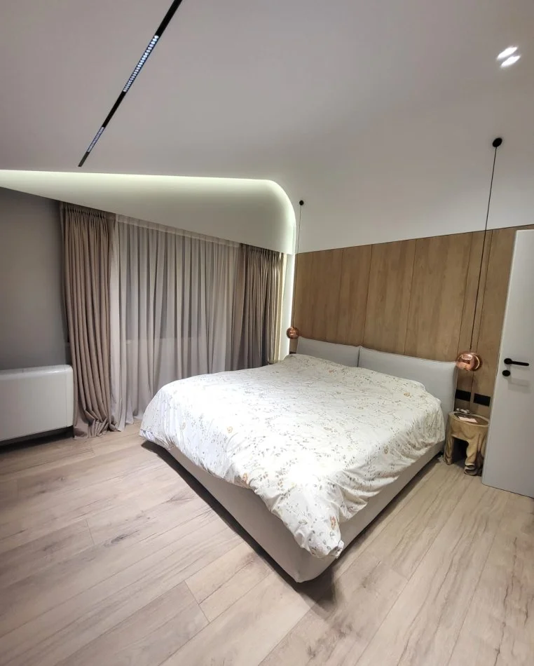 Tirane, jepet me qera apartament duplex 3+1+Aneks+Ballkon Kati 6, 180 m² 2.000 € 