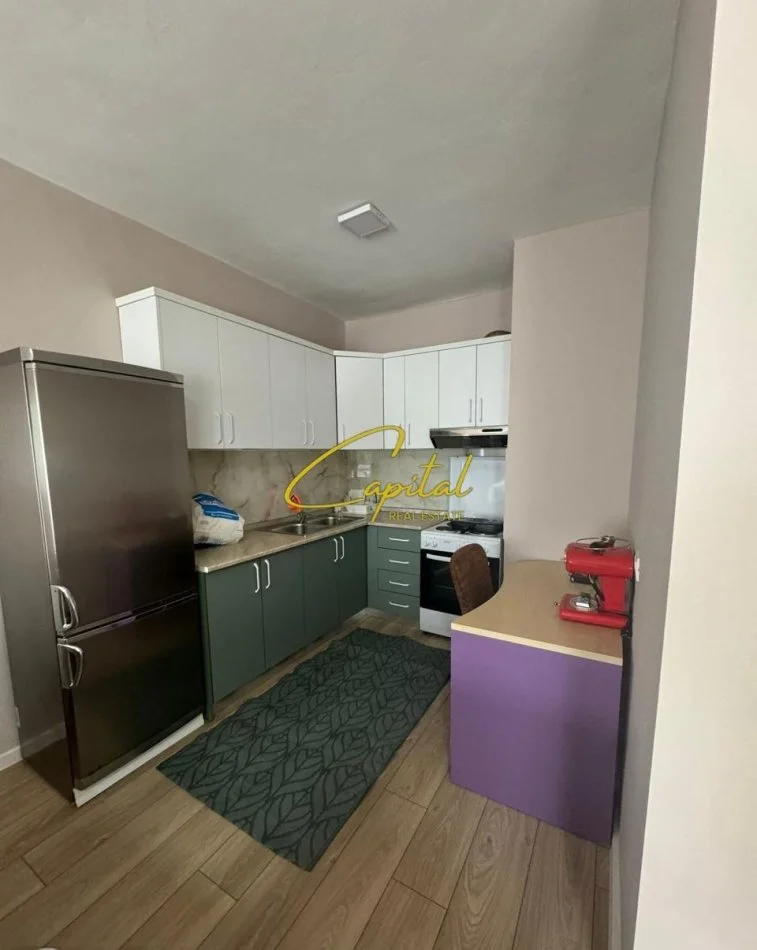 Tirane, jepet me qera apartament 2+1 Kati 4, 100 m² 480 € (FRESKU)