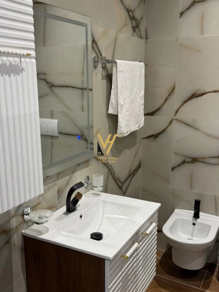 Tirane, jepet me qera apartament 1+1+Ballkon Kati 2, 85 m² 900 € (LIQENI I THATE)