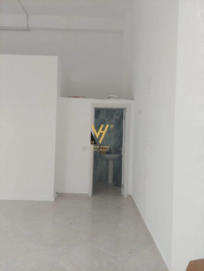 Tirane, jepet me qera dyqan Kati 0, 47 m² 450 € (ASTIR)
