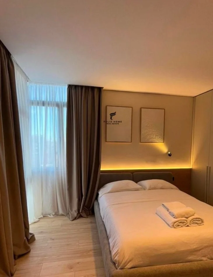 SHITEN 3 APARTAMENTE RRUGA E BARRIKADAVE 40.000.000 LEKE