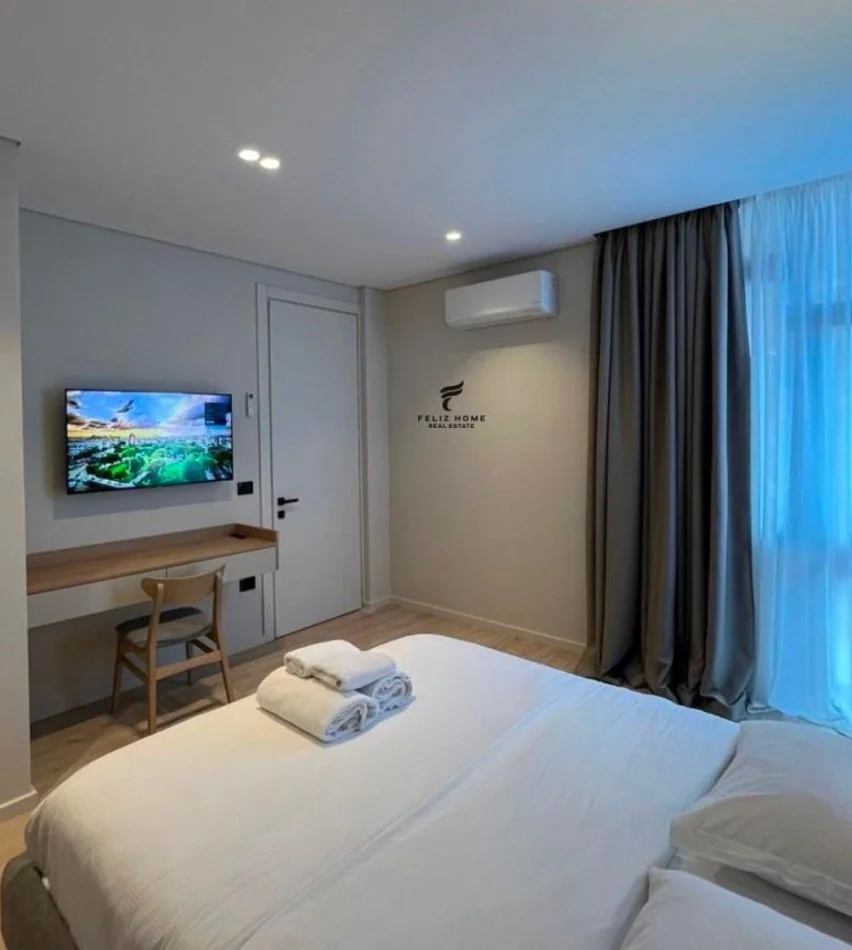 SHITEN 3 APARTAMENTE RRUGA E BARRIKADAVE 40.000.000 LEKE