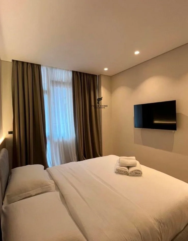 SHITEN 3 APARTAMENTE RRUGA E BARRIKADAVE 40.000.000 LEKE