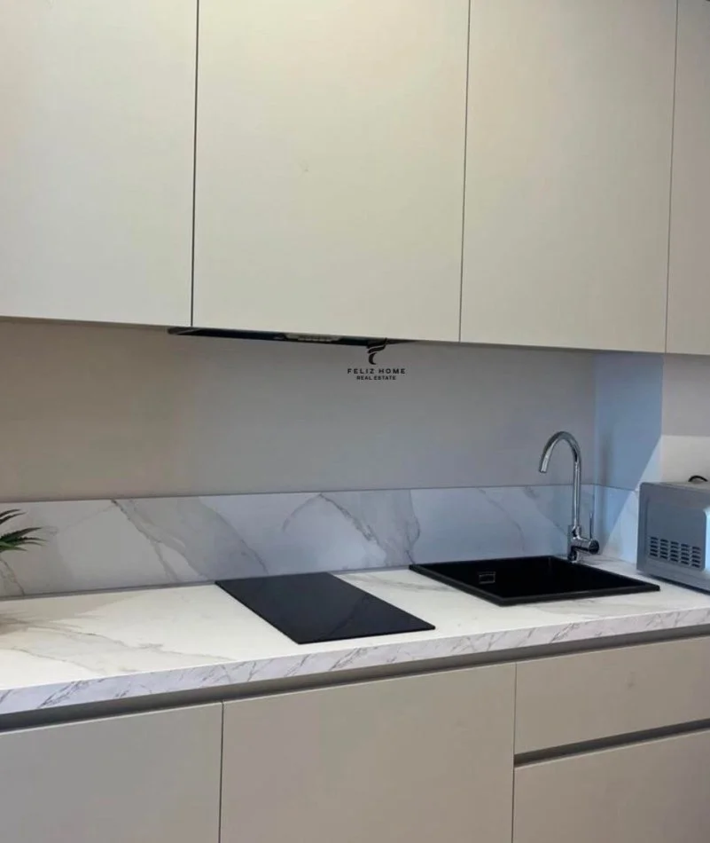 SHITEN 3 APARTAMENTE RRUGA E BARRIKADAVE 40.000.000 LEKE