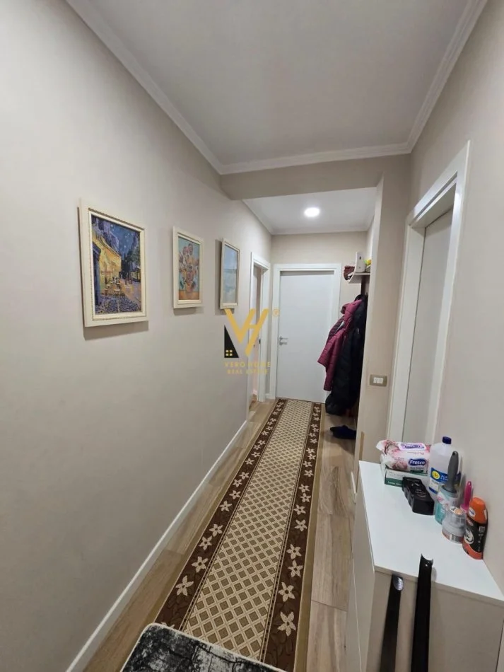 Tirane, jepet me qera apartament 3+1+Ballkon Kati 3, 100 m² 800 € (PAZARI I RI)