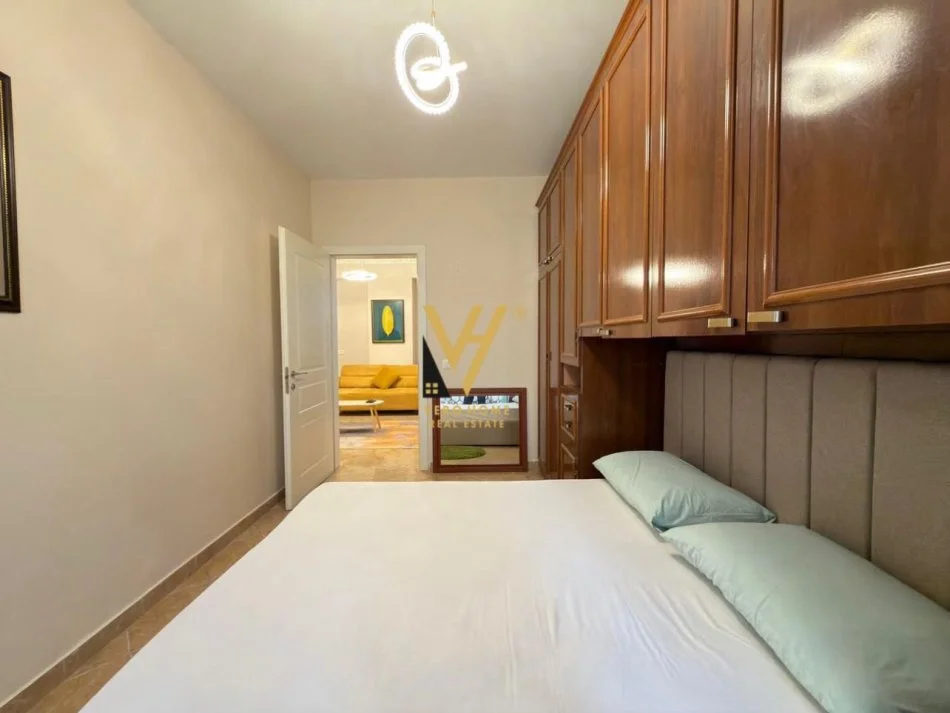 Tirane, jepet me qera apartament 2+1+Ballkon Kati 1, 85 m² 650 € (RRUGA E ELBASANIT)