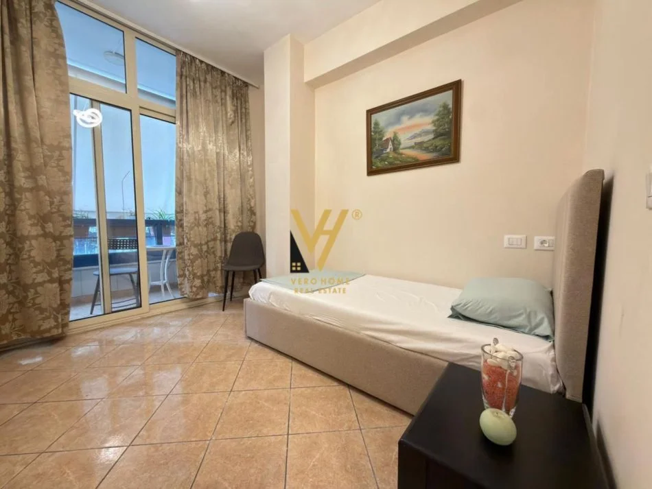 Tirane, jepet me qera apartament 2+1+Ballkon Kati 1, 85 m² 650 € (RRUGA E ELBASANIT)