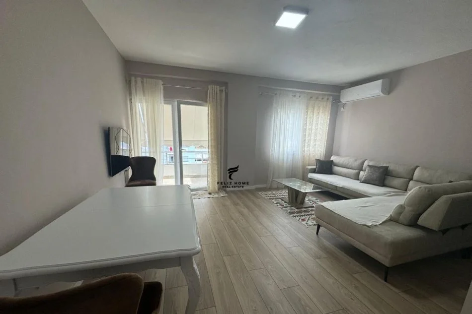 Tirane, jepet me qera apartament 2+1 Kati 4, 100 m² 480 € (FRESKU)