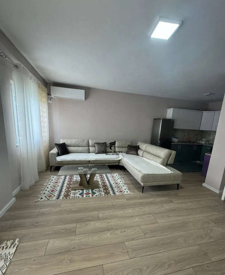 Tirane, jepet me qera apartament 2+1 Kati 4, 100 m² 480 € (FRESKU)