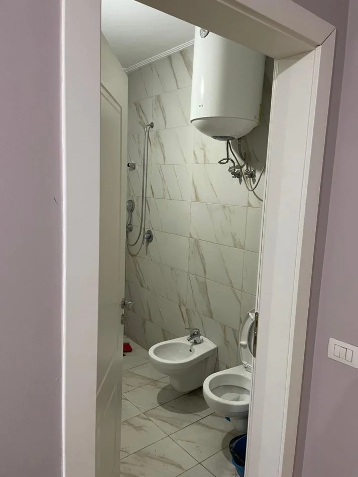 Tirane, jepet me qera zyre Kati 2, 129 m² 500 € (5 MAJI)