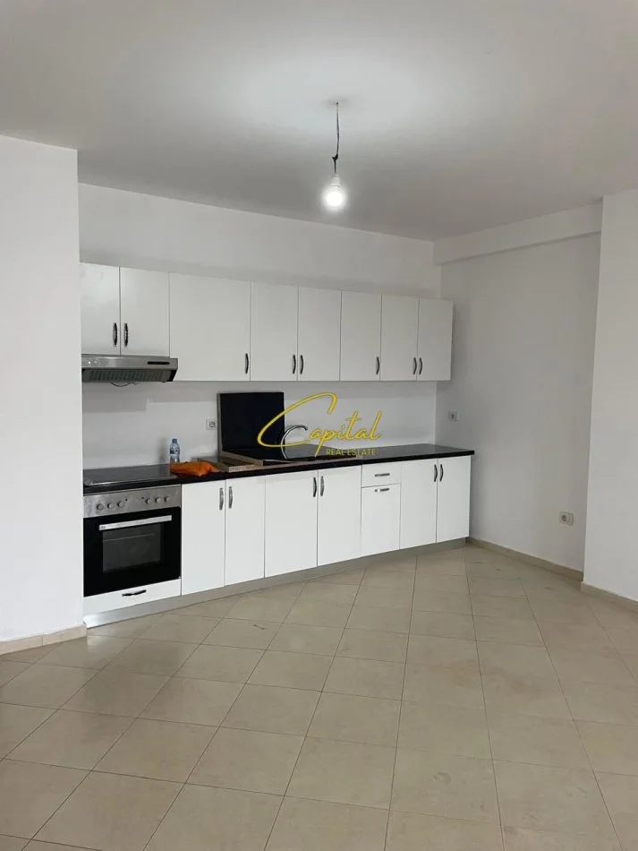 Tirane, jepet me qera zyre Kati 2, 500 m² 500 € (5 MAJI)