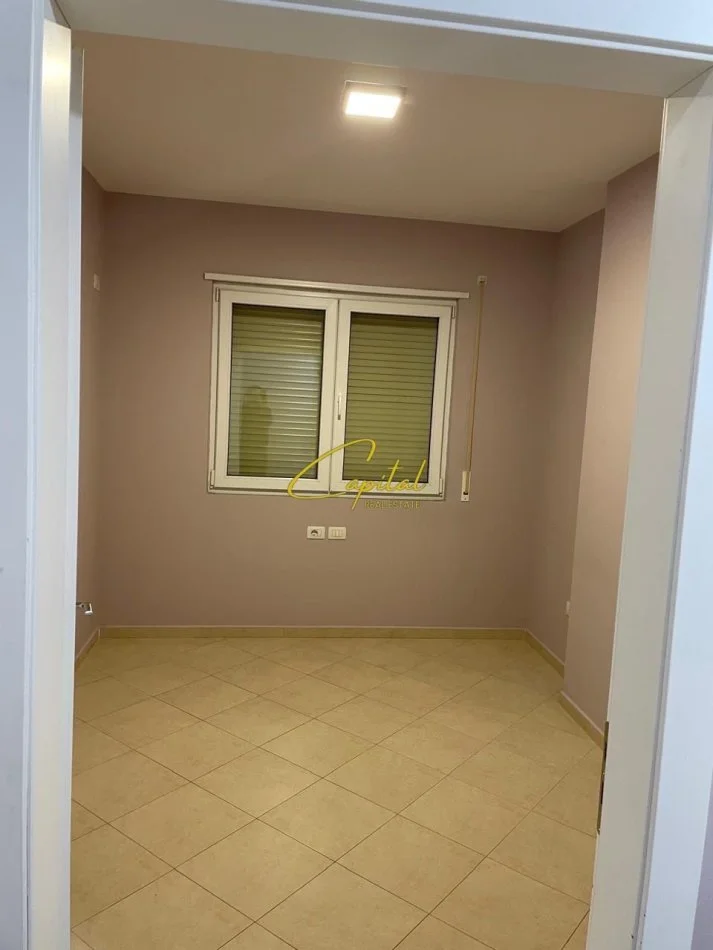 Tirane, jepet me qera apartament 3+1 Kati 2, 130 m² 500 € (5 MAJI)