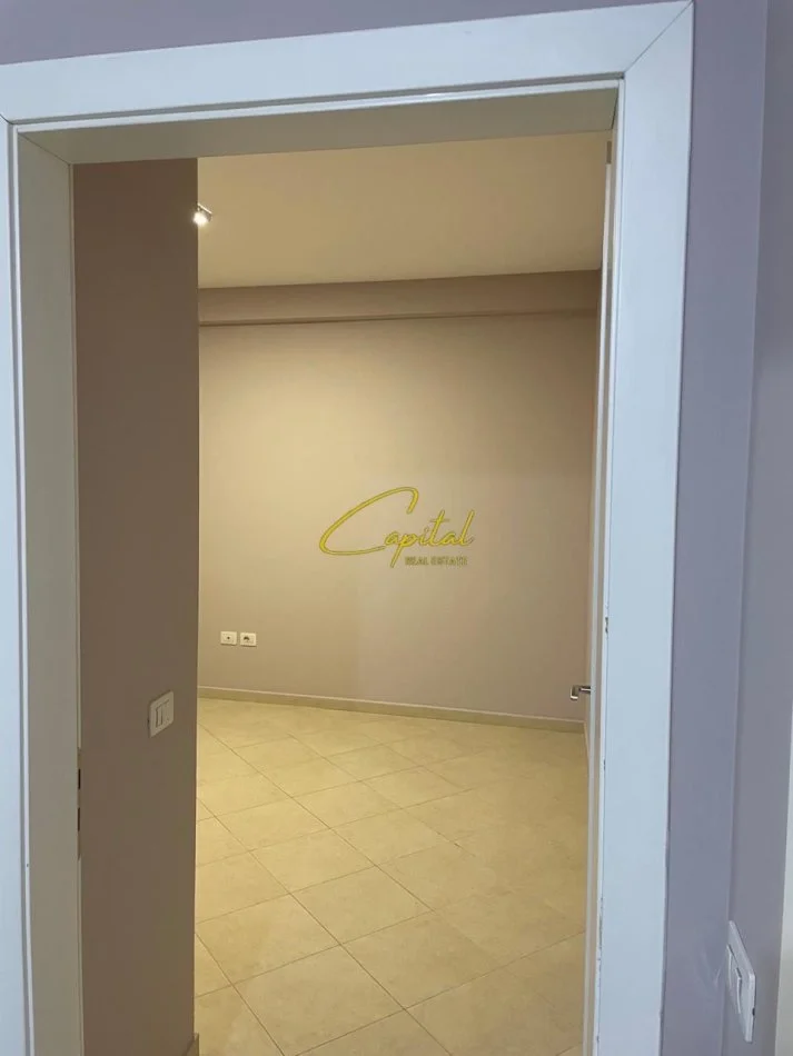 Tirane, jepet me qera zyre Kati 2, 500 m² 500 € (5 MAJI)