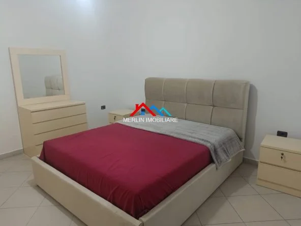 Tirane, jepet me qera apartament 2+1+Ballkon Kati 4, 120 m² 467 € (RRUGA IRFAN TERSHANA,QYTET STUDENTI)