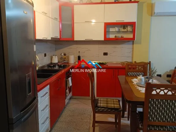 Tirane, jepet me qera apartament 2+1+Ballkon Kati 4, 120 m² 467 € (RRUGA IRFAN TERSHANA,QYTET STUDENTI)