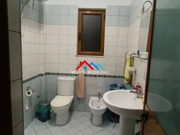 Tirane, jepet me qera apartament 2+1+Ballkon Kati 4, 120 m² 467 € (RRUGA IRFAN TERSHANA,QYTET STUDENTI)