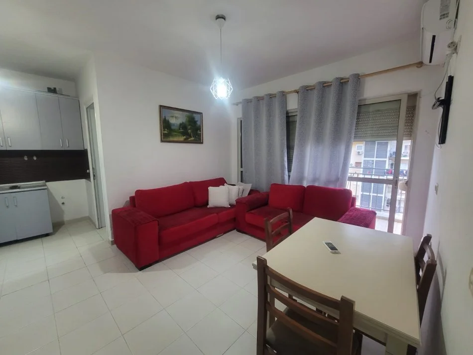Tirane, jepet me qera apartament 1+1+Aneks+Ballkon Kati 7, 50 m² 450 € 