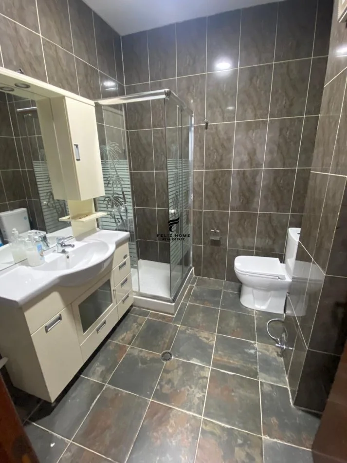 Tirane, jepet me qera zyre Kati 4, 120 m² 1.400 € (BLLOKU)