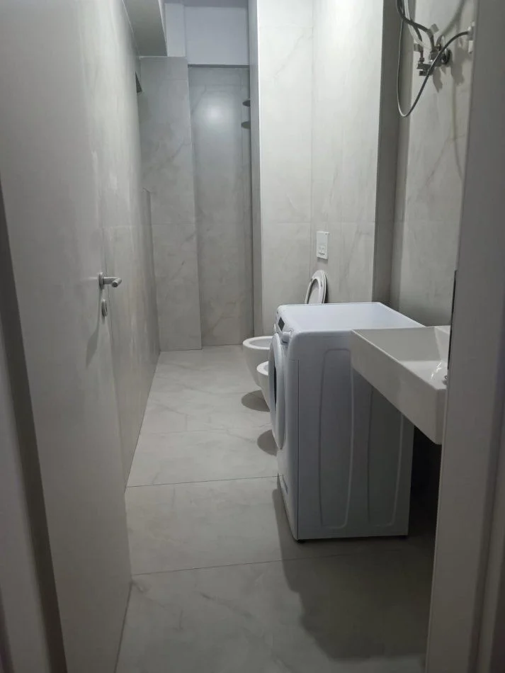 Tirane, jepet me qera apartament 1+1 Kati 2, 54 m² 450 € (Rezidenca Oxa)