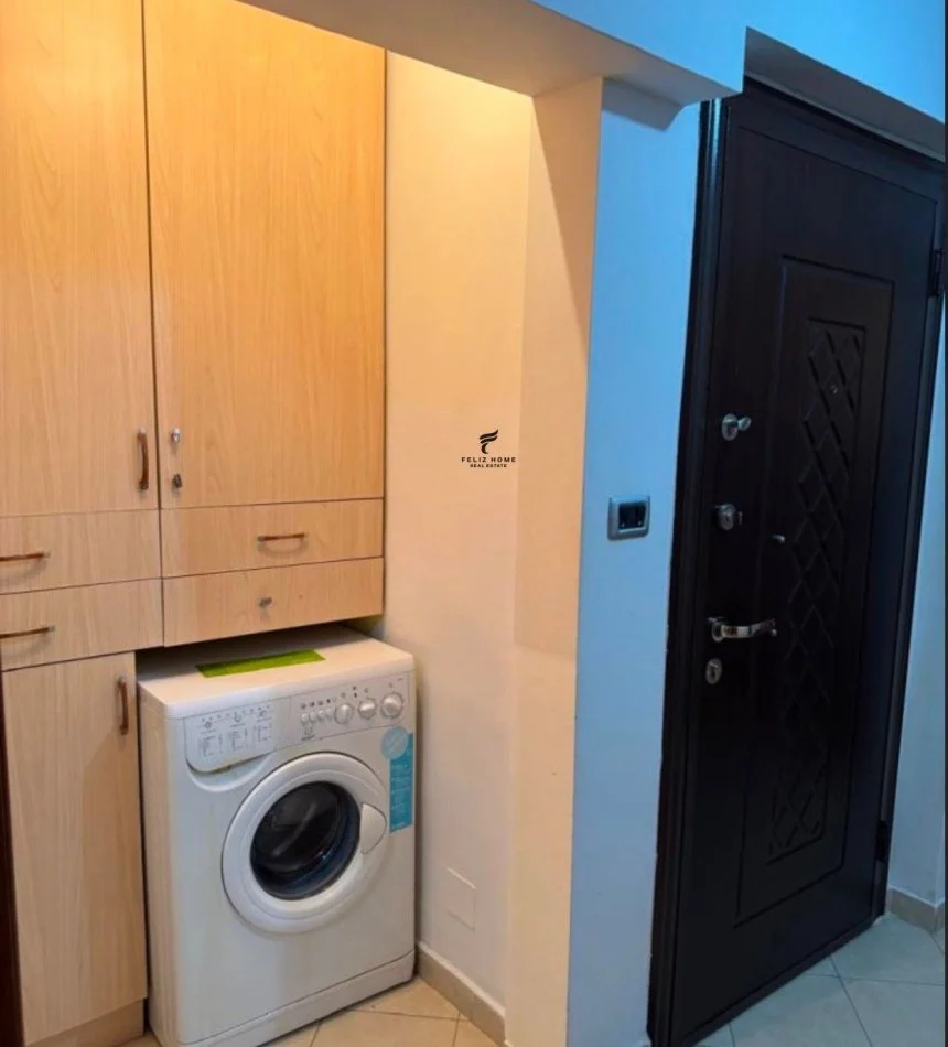 Tirane, jepet me qera apartament 1+1 Kati 5, 60 m² 400 € (RRUGA E DIBRES)
