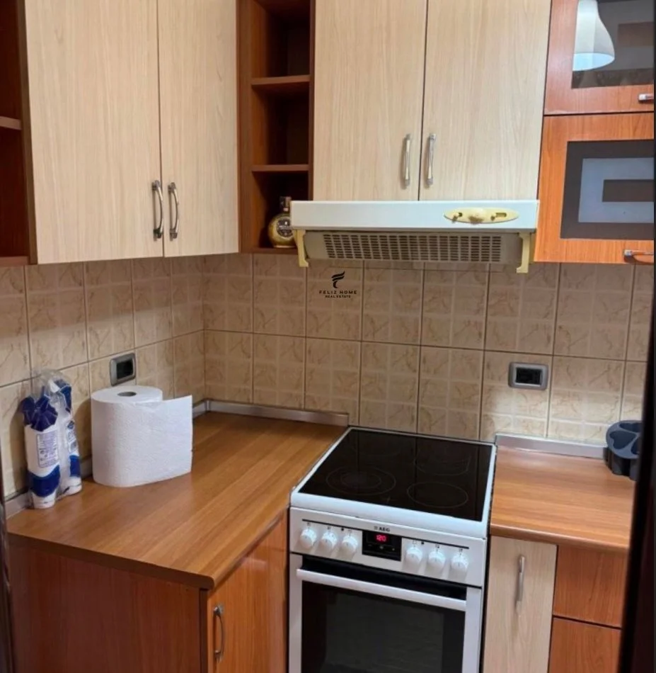Tirane, jepet me qera apartament 1+1 Kati 5, 60 m² 400 € (RRUGA E DIBRES)