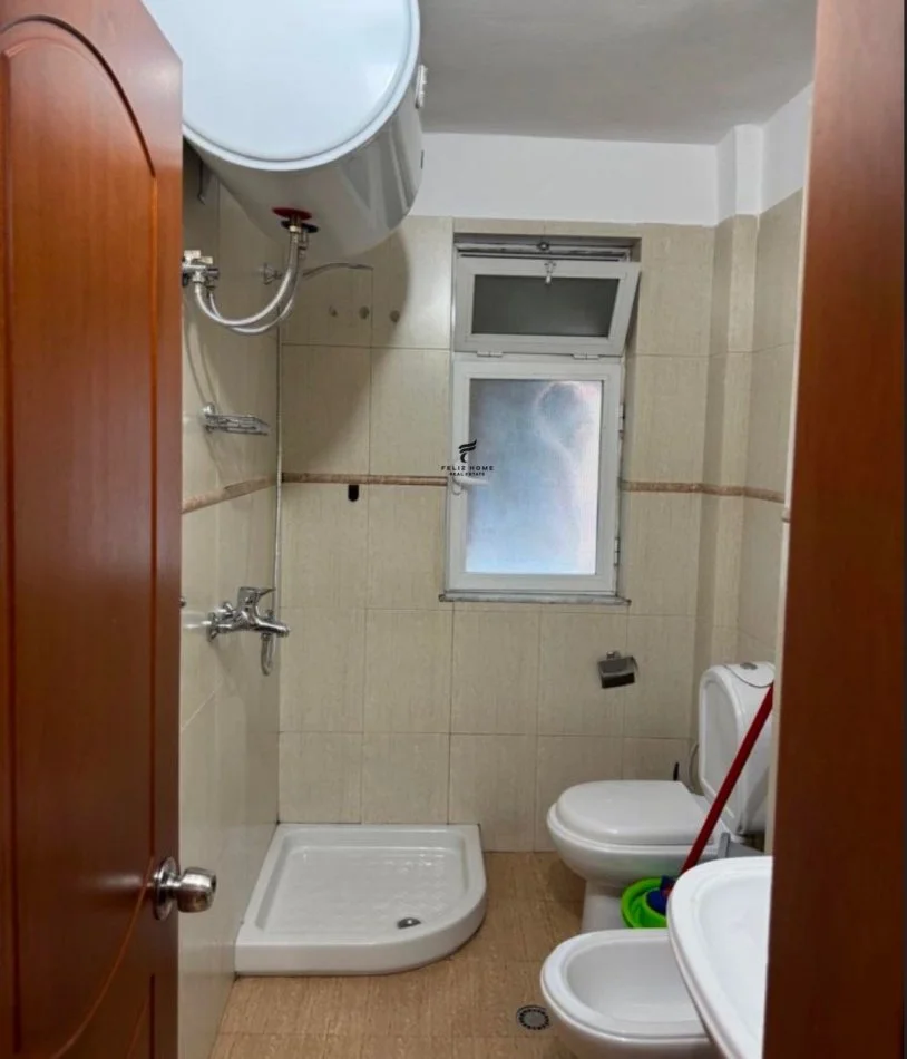 Tirane, jepet me qera apartament 1+1 Kati 5, 60 m² 400 € (RRUGA E DIBRES)