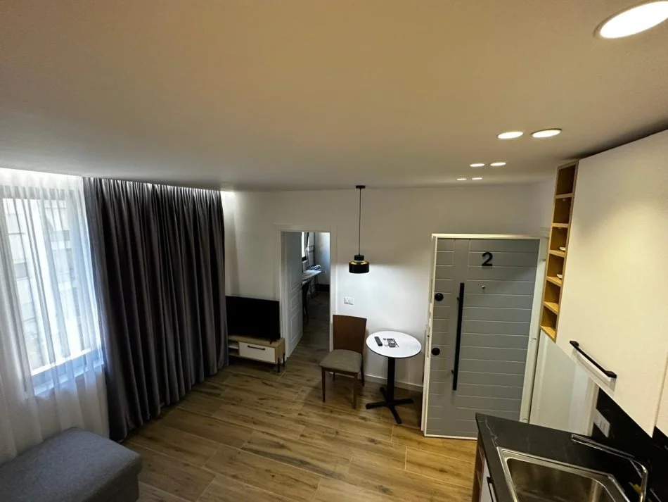 Tirane, shitet apartament 1+1 Kati 5, 90 m² 240.000 € (Rruga Qemail Stafa)