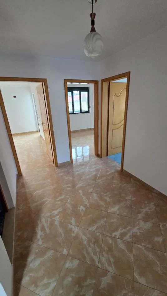 Durres, shitet apartament 2+1 Kati 5, 80 m² 100.000 € (Pallati i Sportit)