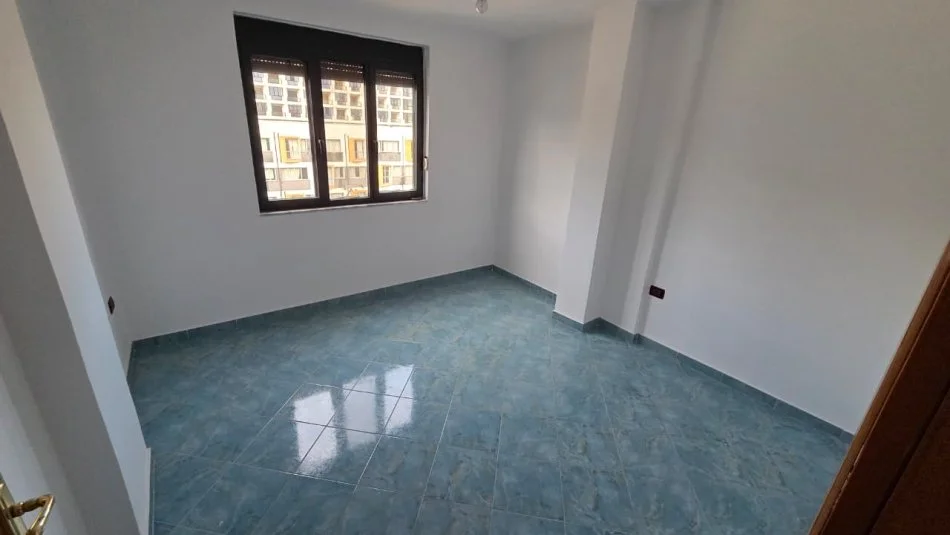 Durres, shitet apartament 2+1 Kati 5, 80 m² 100.000 € (Pallati i Sportit)