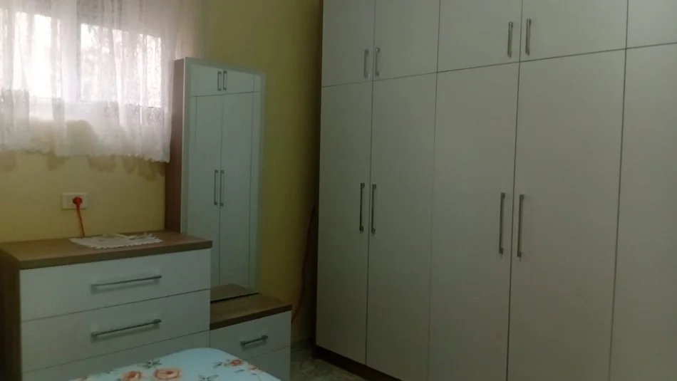 Tirane, jepet me qera apartament 2+1+Aneks+Ballkon Kati 2, 70 m² 500 € (21 Dhejtori)