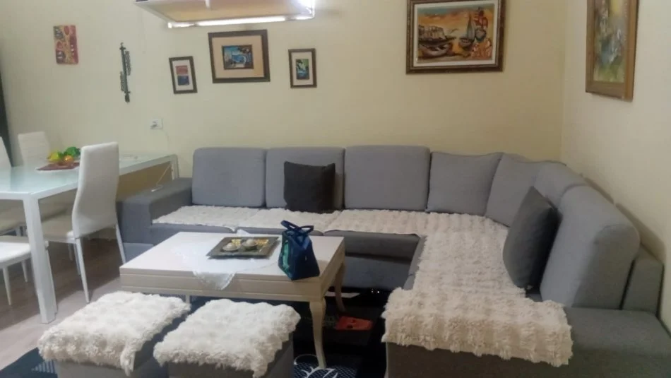 Tirane, jepet me qera apartament 2+1+Aneks+Ballkon Kati 2, 70 m² 500 € (21 Dhejtori)