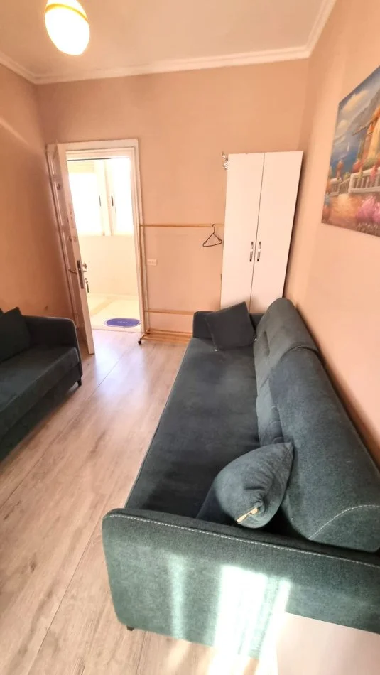 Jepet me Qera Garsoniere ,Rruga e Durresit,   370 €URO