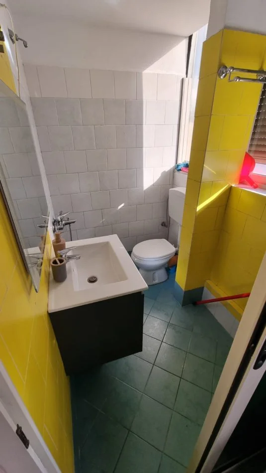 Jepet me Qera Garsoniere ,Rruga e Durresit,   370 €URO